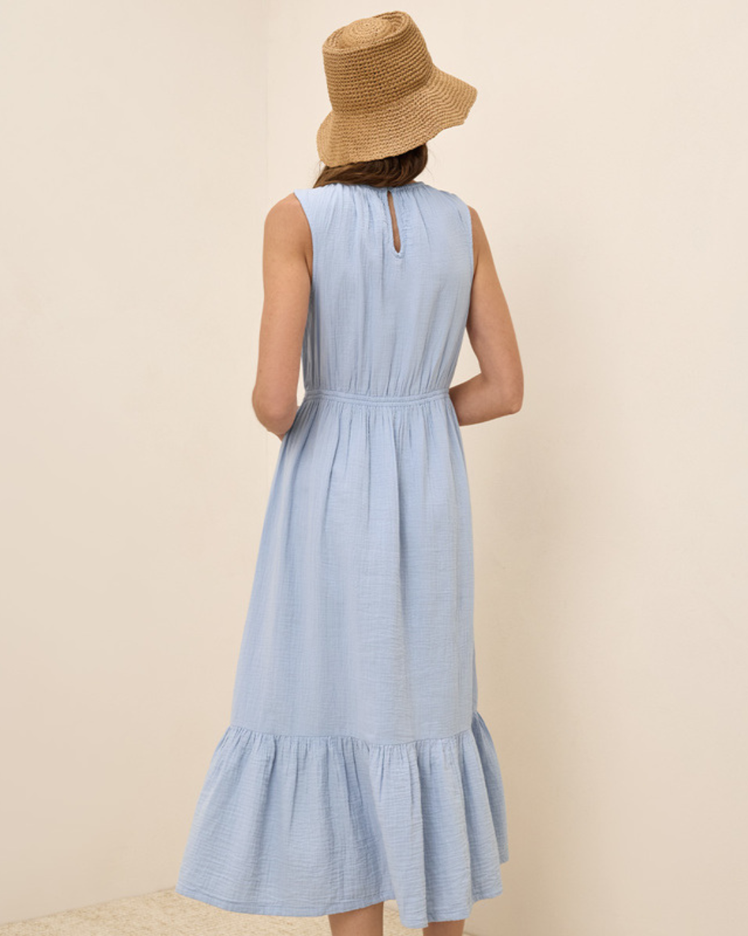 Vestido de Linho sem Mangas para Mulher com Folhos Claros