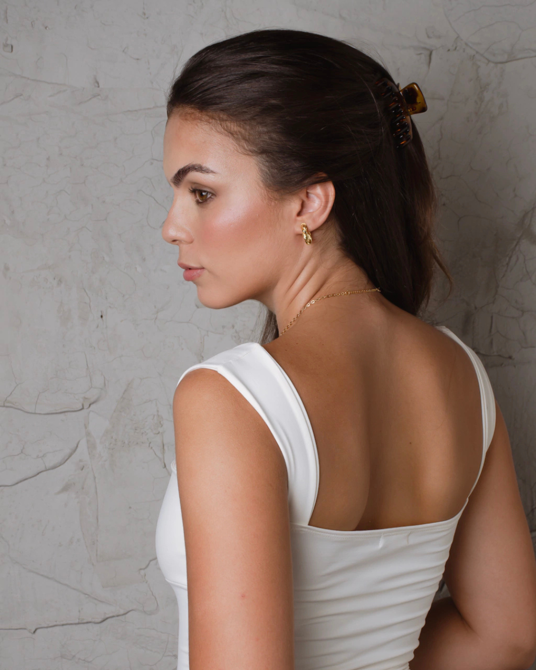 Top Feminino de Alças Largas com Decote em Folhos e Corte Justo
