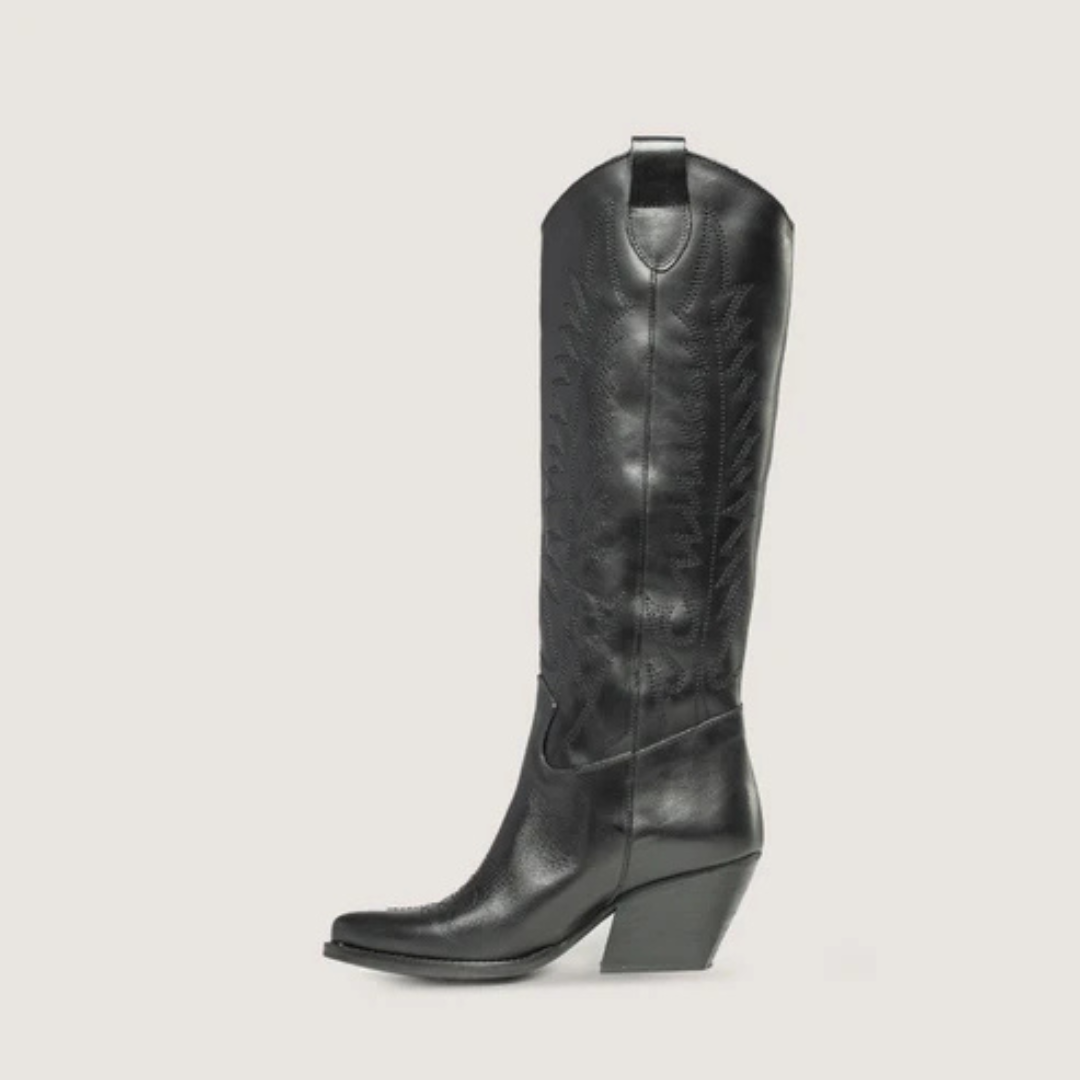 Bota Alta com Bordados Decorativos e Salto Angular para um Look Clássico